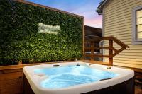 Downtown Historic 2Bdrm, Walk to Riverwalk, Alamo; Beautifully Renovated! - Chambres d'hôtes San Antonio