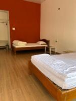 Zweibettzimmer mit Gartenblick