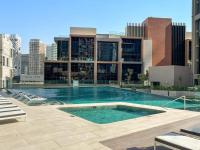 Luxe 2BR Retreat, Canal Views & Prime Dubai Stay Near Attractions - Chambres d'hôtes Dubaï