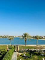 Villa in marina 5 - First Row Lake View - Chambres d'hôtes El-Alamein