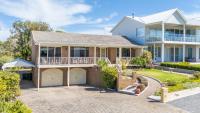 Pet & Family Friendly 3BR Coastal Escape Near Boat Ramp - Diyamba! - Chambres d’hôtes