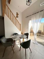 MAISON T3 avec extérieur 5 couchages, 3 lits, 2 chambres, BORDEAUX à 10min, TRAM E à 200m, Parc jeux enfants - Chambres d'hôtes Le Bouscat