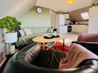 Penthouse-lägenhet med två sovrum & terass med havsutsikt - B&B
