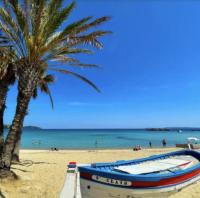 Le Lavandou Le Saint Clair, 350m de la plage de St Clair, Studio tout équipé, clim, Wifi Fibre, TV connectée, lave linge, lave vaisselle, place de parking et plus - B&B Le Lavandou