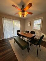 Spacious home, 5 mins to Missouri Valley College - Ferienwohnung Marshall