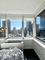 Chic Skyline 1BR Retreat - B&B