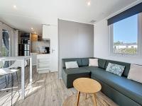 Mobil-home Grand Confort à Jullouville - Plage, Piscine Chauffée, Fitness et Parking - FR-1-361A-66 - Chambres d'hôtes Jullouville