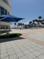 Castle beach studio,tennis court and swimming pool with beach access - B&B Miami Beach