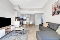 41B Modern 1 Bedroom Abnb-Style apartment Free Parking - Chambres d’hôtes Bankstown
