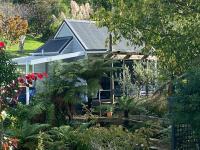 Superb studio retreat with Spa, Pool & BBQ access - B&B