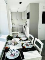 White Apartment - Ferienwohnung Liepāja