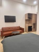 Habitación con cama grande