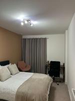 Modern 2-Bedroom Flat Near Wembley - 9 Minutes from Park Royal Station - B&B Londra