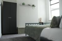 Spacious Dunstable Guest House with Free Parking - B&B
