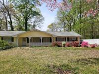 Spacious ranch home near Stone Mountain - B&B