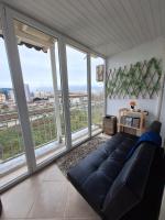 Stylish 1-Bedroom Apartment - Chambres d’hôtes Tirana