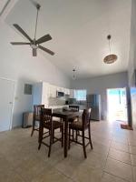 The Pink House, Saint Thomas, Ocean View - B&B Contant