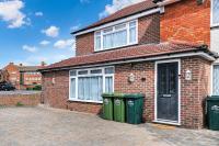 Elegant 5 Bedroom and 3 Bathroom Home in St Annes - B&B Stanwell