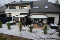 Deluxe One-Bedroom Apartment with Hot Tub and Patio