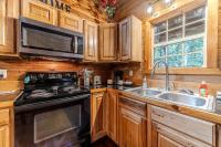 Cozy Secluded Cabin with Fire Pit and Barbecue and Access to Fantastic Hiking Trails in Cleveland, Georgia - Ferienwohnung