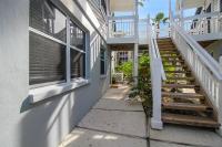 2BR ground floor Siesta Key condo steps from the pool and short walk to the beach - B&B Siesta Key
