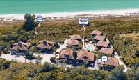 3BR Retreat with Wrap-Around Lanai and Private Beach - Pet Friendly - Signal Inn 15 - Chambres d'hôtes Sanibel