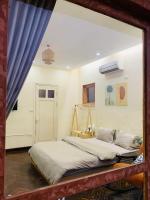 One-Bedroom Apartment with Lake View