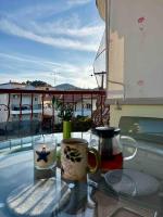 Top Floor Apartments - B&B Pefkochóri