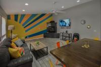 Sunny Family Home in Denver with huge yard and hot tub - Chambres d'hôtes Denver