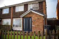 Spacious Large House - Very close to M1 - Walking distance to L&D Hospital - Contractor Friendly - Large groups - Chambres d’hôtes