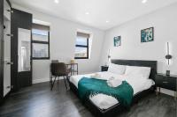 Deluxe One-Bedroom Apartment