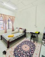 Azo Homestay Parit Raja - Bed and Breakfast