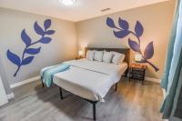 Vibrant & Cozy Two Bedroom Lower Unit King Beds - B&B