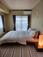 Zimmer mit Queensize-Bett und Gartenblick