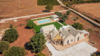 HelloAPULIA Trulli Pumo Bianco - Private Pool, Stone Patio & English Lawn near Ostuni - B&B Ceglie Messapica