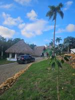 Charming Bungalow with Pool - B&B