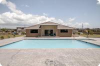 Barefoot Bliss Short Term Rental with pool in Colbeck Manor - B&B Claremont