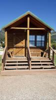 Spectacular Lakefront Wooden Cabin near West Yellowstone, Montana - B&B