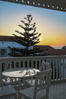 Sunrise Getaway w Sea Views - B&B Andros