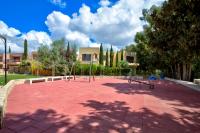 Aphrodite Gardens Stunning Villa by VICHY Holidays - B&B