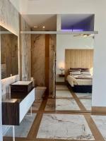 Chambre Lit Queen-Size avec Balcon