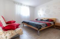 Apartments Libertas near Queen Beach- By TA Leut Agency - Chambres d'hôtes Privlaka