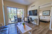 Beautiful 1 Bedroom with Rooftop Pool D203 - Chambres d’hôtes