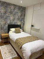 Bedroom bathroom kitchenette own entrance Conwy - Ferienwohnung Conwy