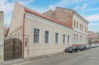 Olive Apartment 1 - w Free Parking, self-checkin, 5 min from Aquapark Nymphaea - B&B Oradea