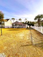 Summer by the Sea Beach home pets ok fenced yard - B&B Myrtle Beach