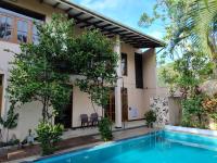 A tropical paradise; stunning house, pool, garden - B&B
