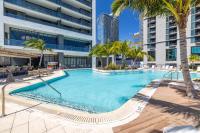 Modern Studio Apartment with Full Kitchen and Skyline Views - B&B Miami