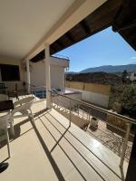 Apartment mit Balkon
