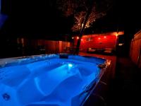 Cozy Big Bear cabin for couples Hot tub,deck,pets,WiFi - B&B Big Bear City